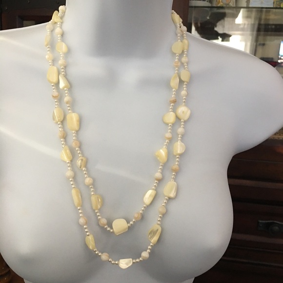 Vintage Jewelry - Mother of pearl, pearl & shell necklace